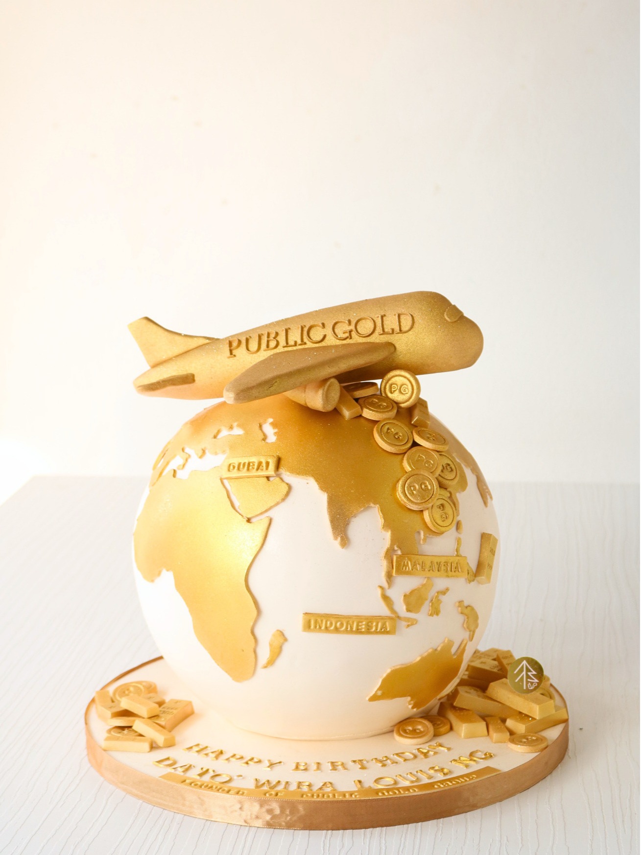 Golden Aeroplane Globe Cake