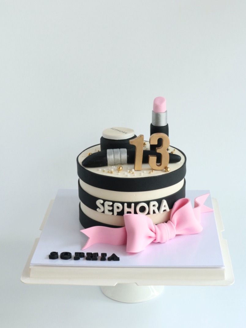 Cosmetic Makeup Cake