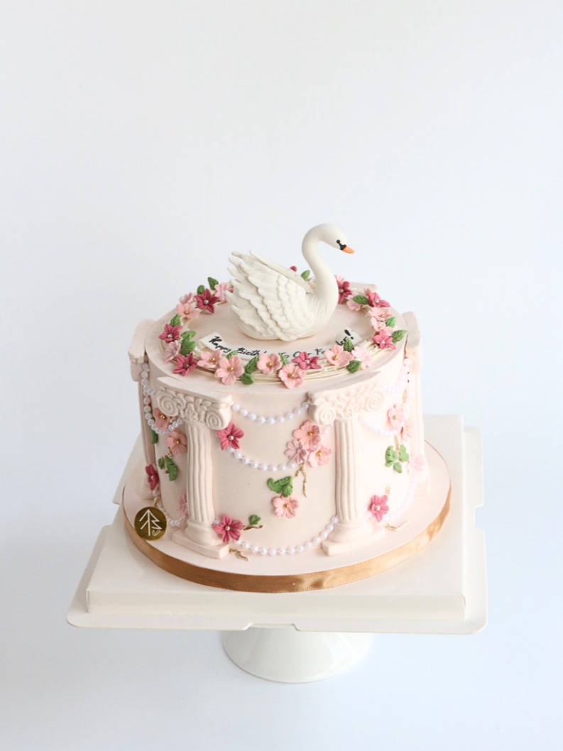 Swan Cake Vintage Flower