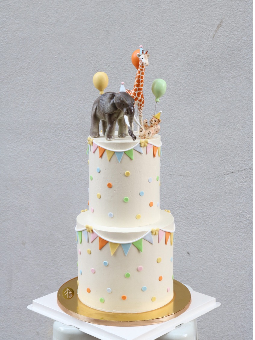 Safari Animal Cake With Fondant Figurine