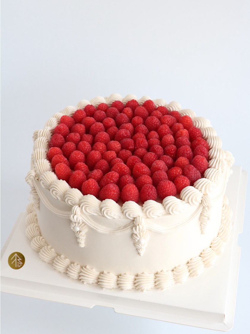 Strawberry Vintage Table Cake