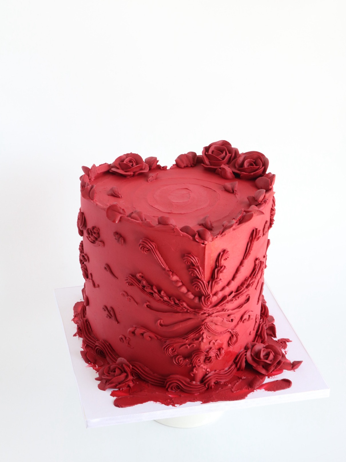 Red Ruby Heart Vintage Cake