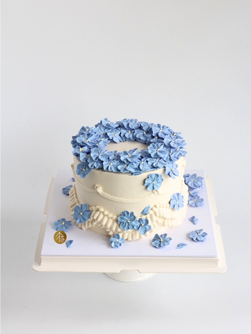Buttercream Flower Vintage Piping Cake