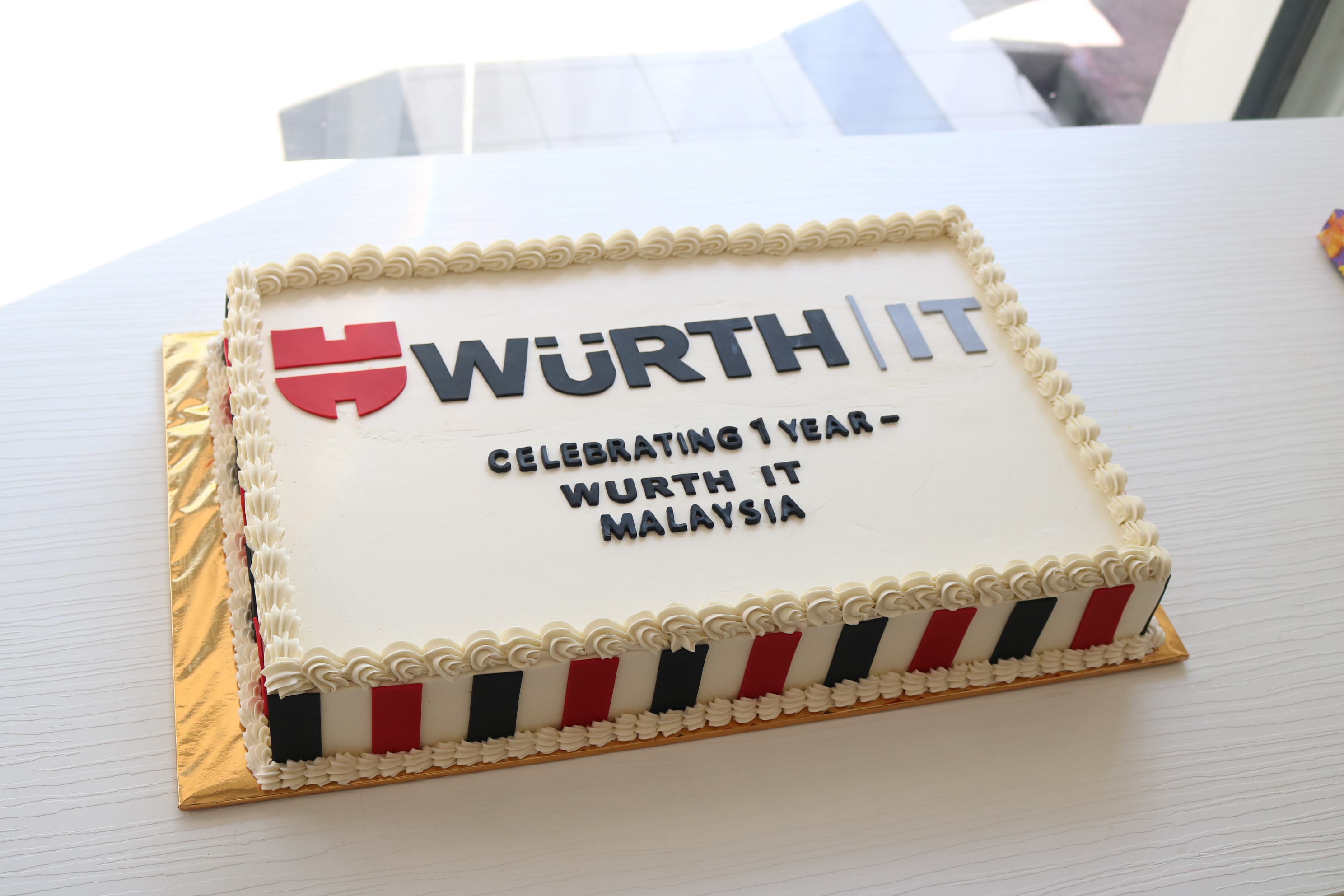 Corporate Anniversary Cake - 10