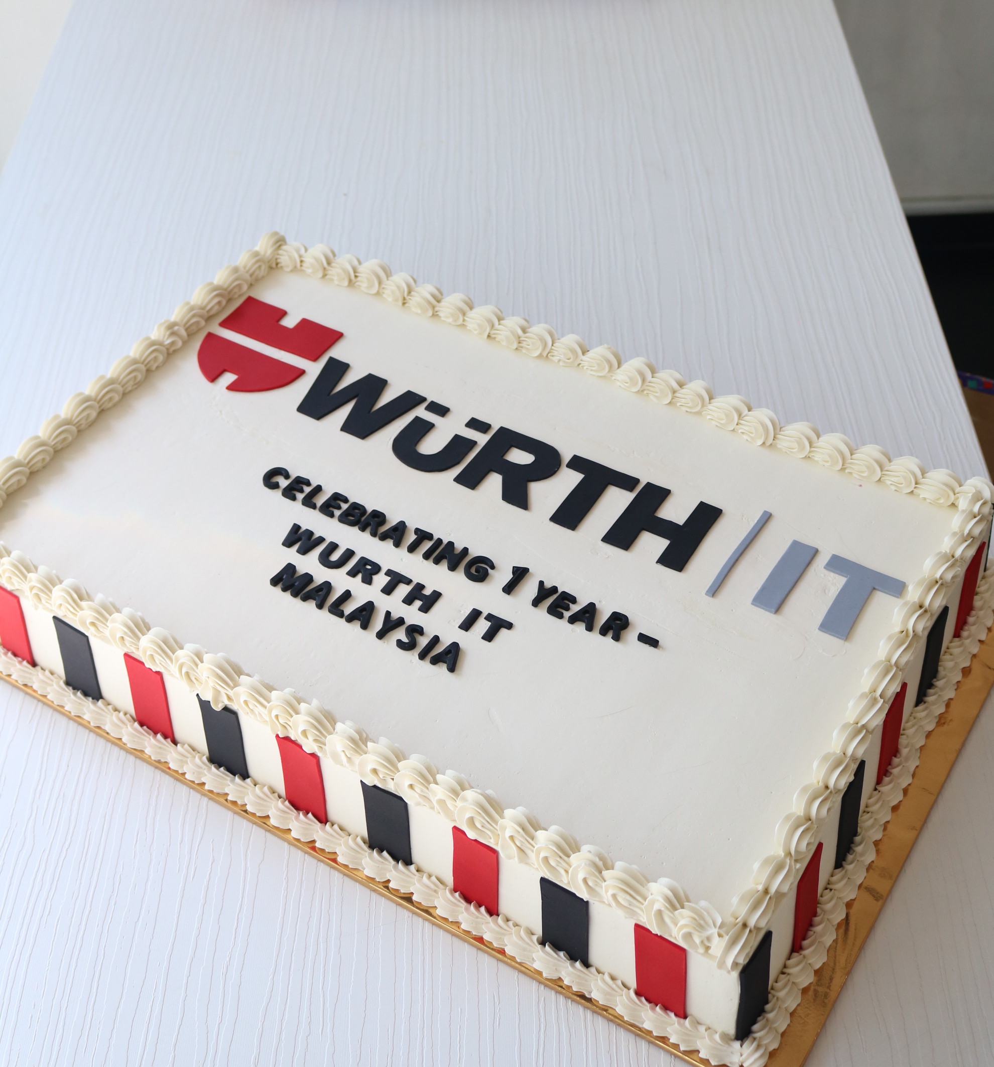 Corporate Anniversary Cake - 10