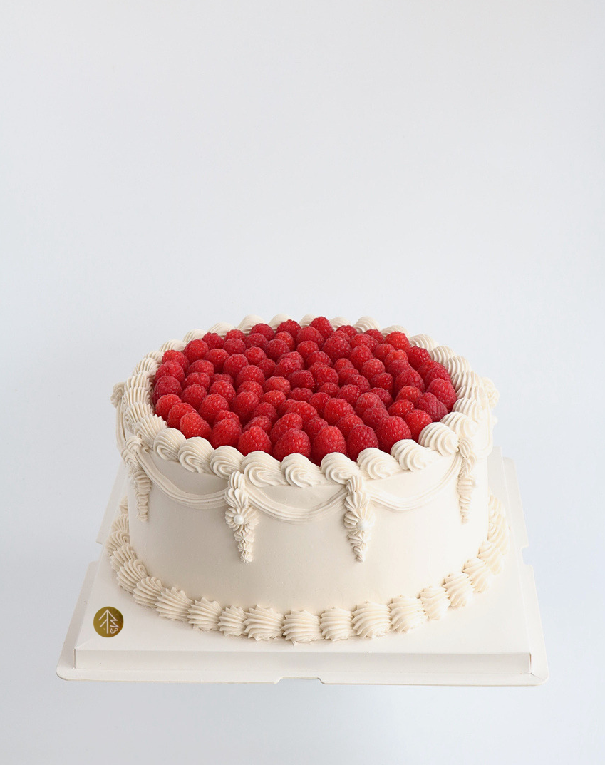 Strawberry Vintage Table Cake