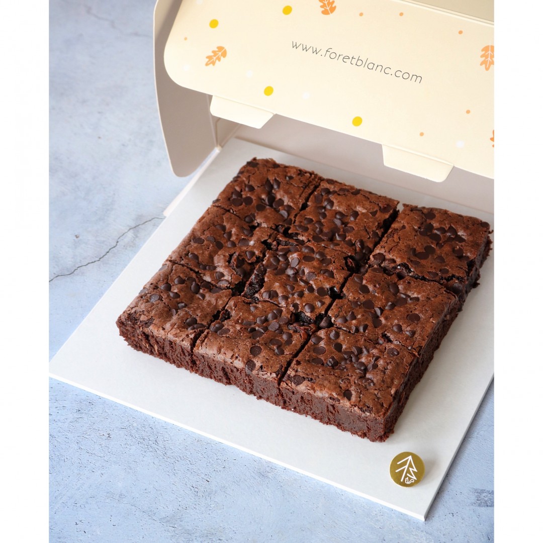 Fudgy Dark Chocolate Brownies (7 Inch)