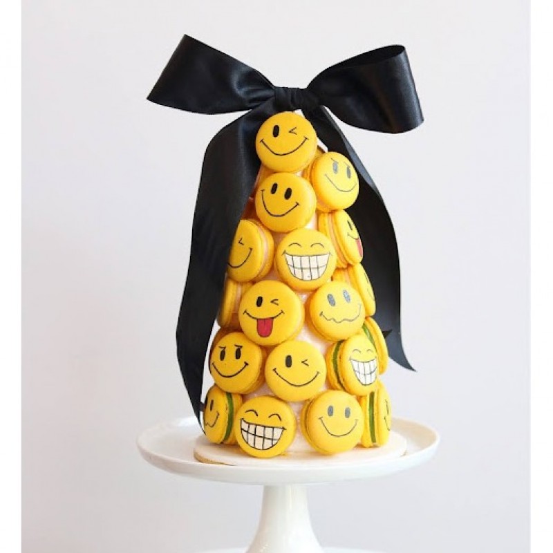 Emoji Smiley Macaron Tower