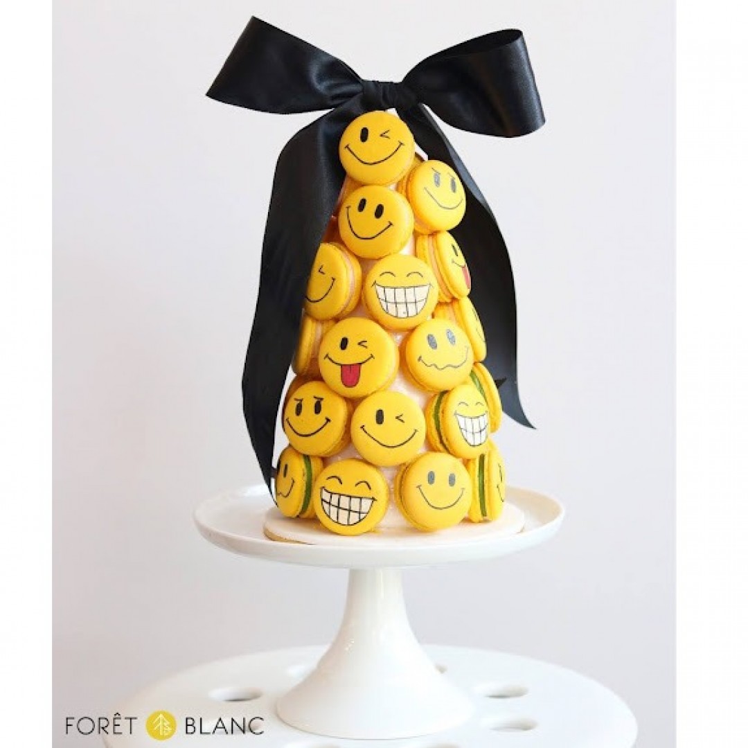 Emoji Smiley Macaron Tower
