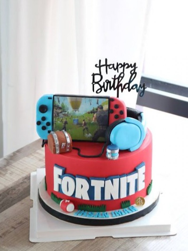 Nintendo Switch Fortnite Cake