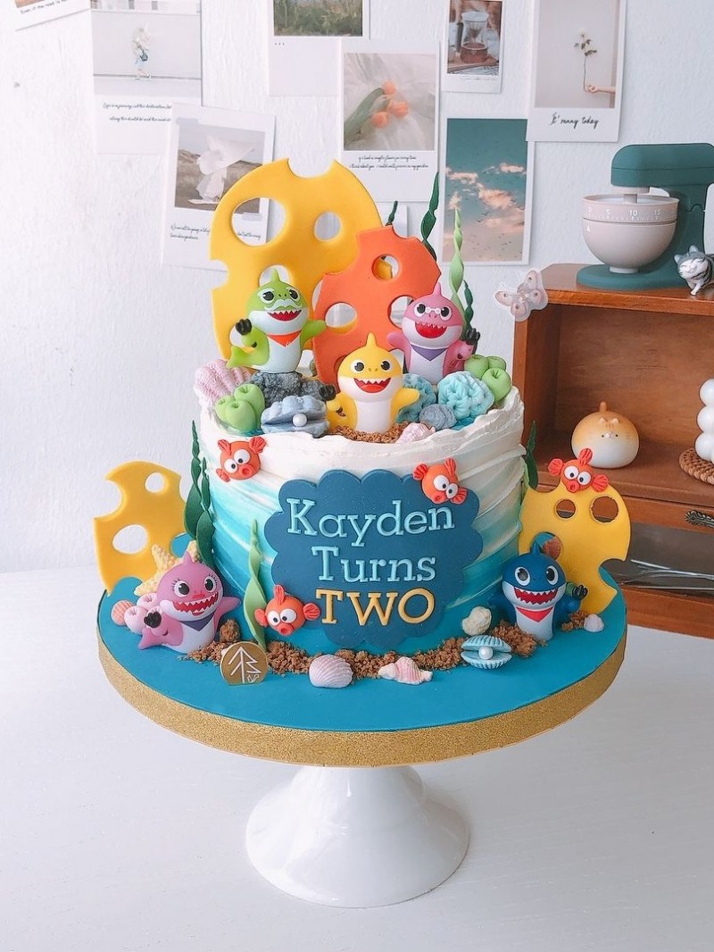Baby Shark Cake