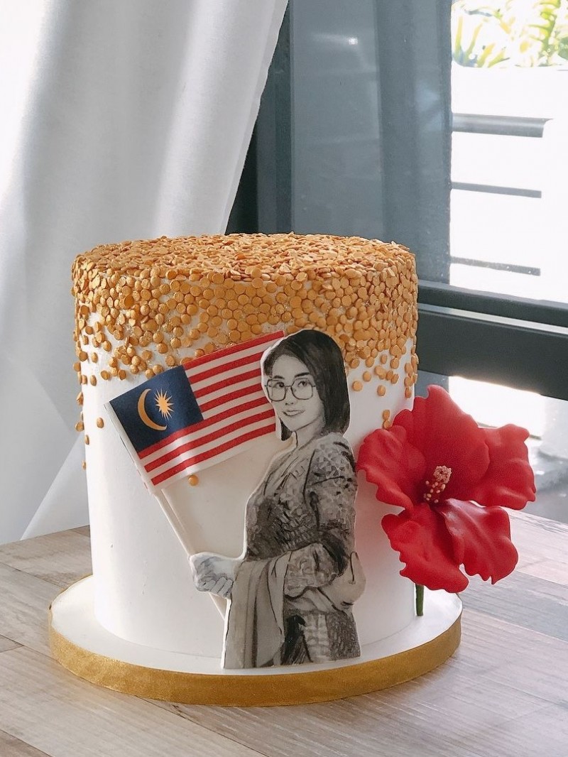 Lady Malaysia Cake