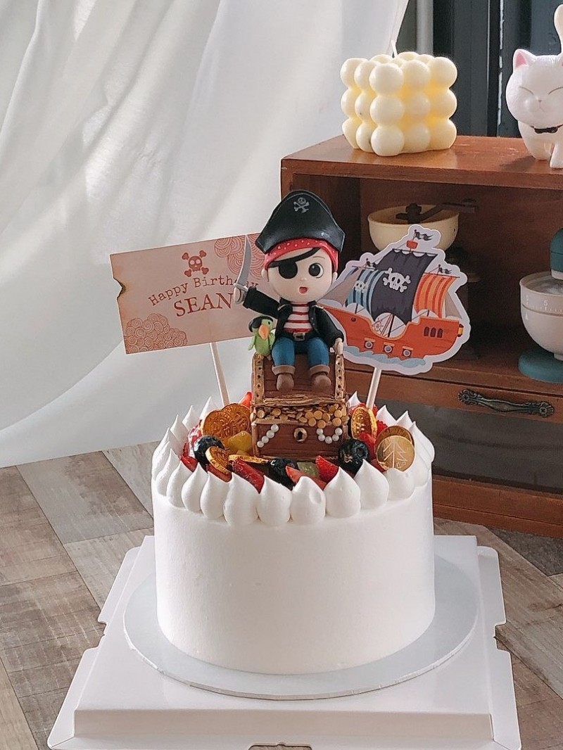 Pirate Vanilla Strawberry Cake