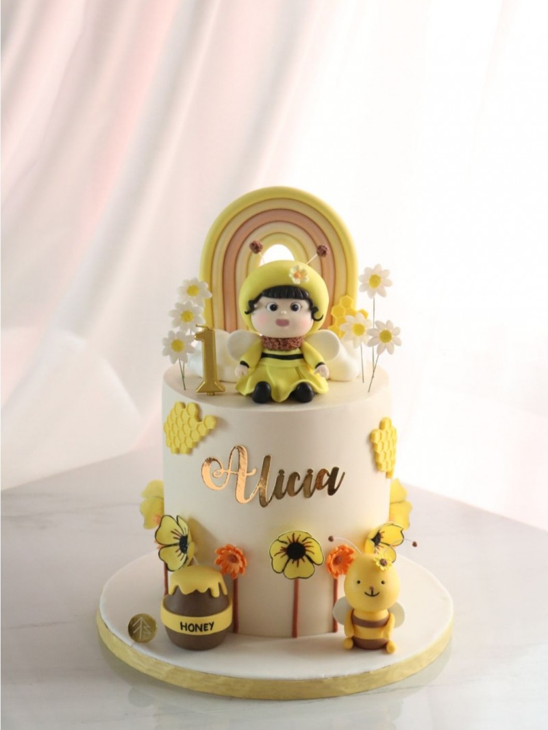 Ms Bee Cake
