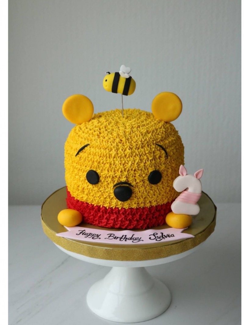 Pooh Buttercream Cake