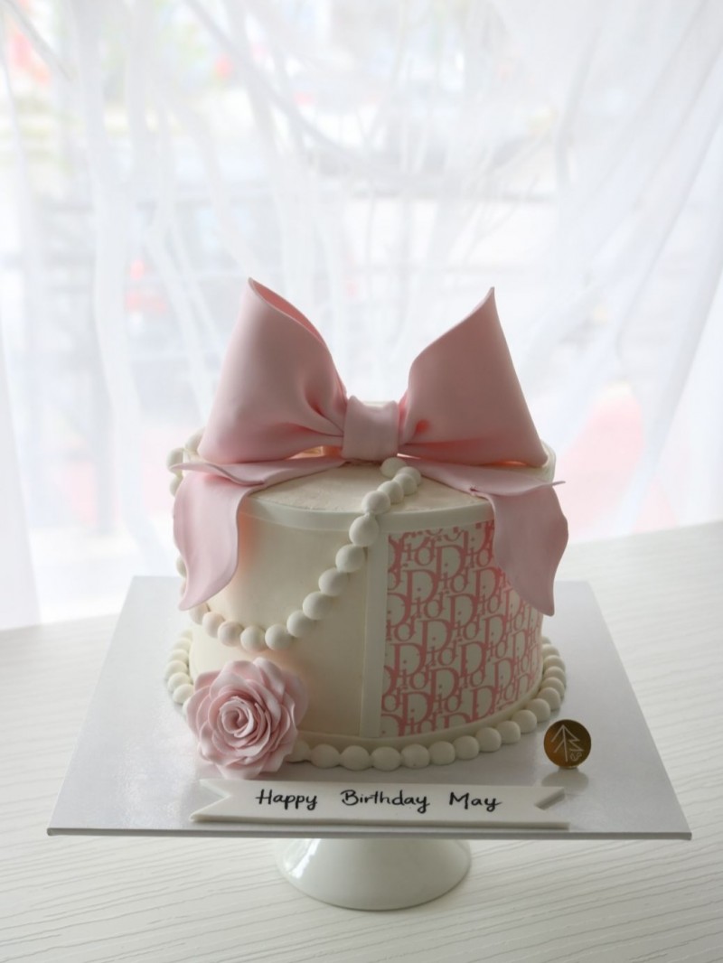 Dior Ribbon Cake (Pink)