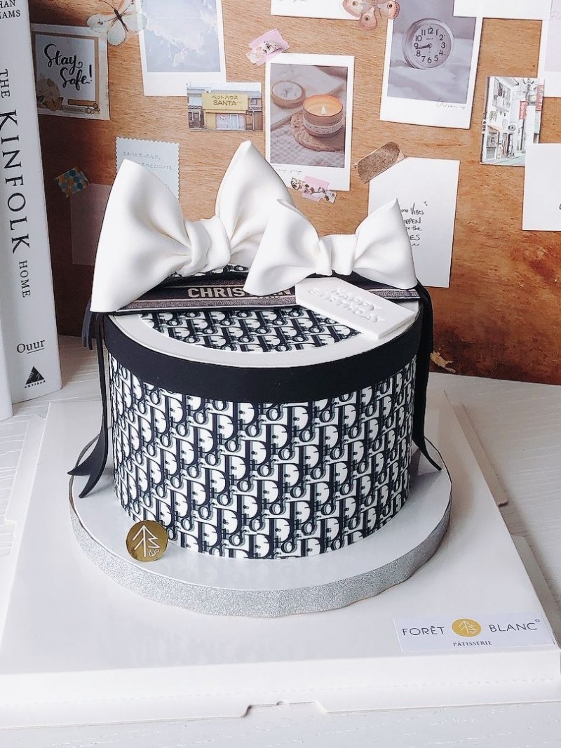 Ribbon Box Dior Cake