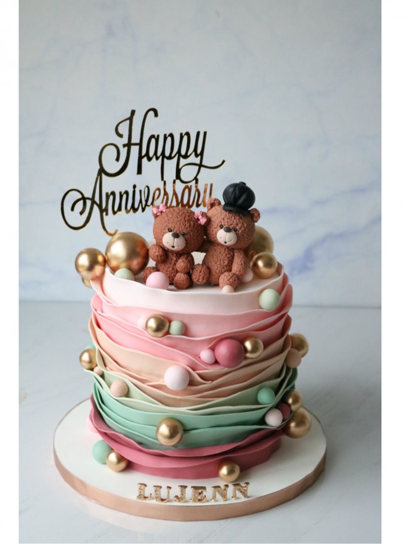 Couple Bear Anniversary Cake