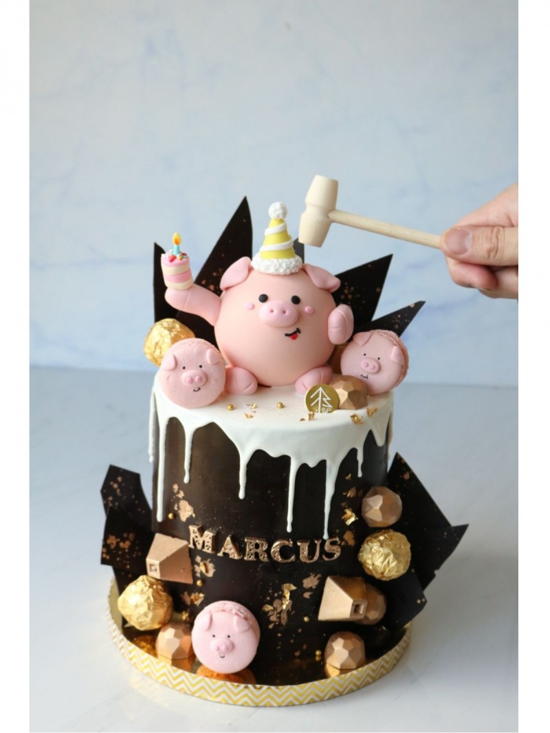 Black Gold Piggy Pinata Cake