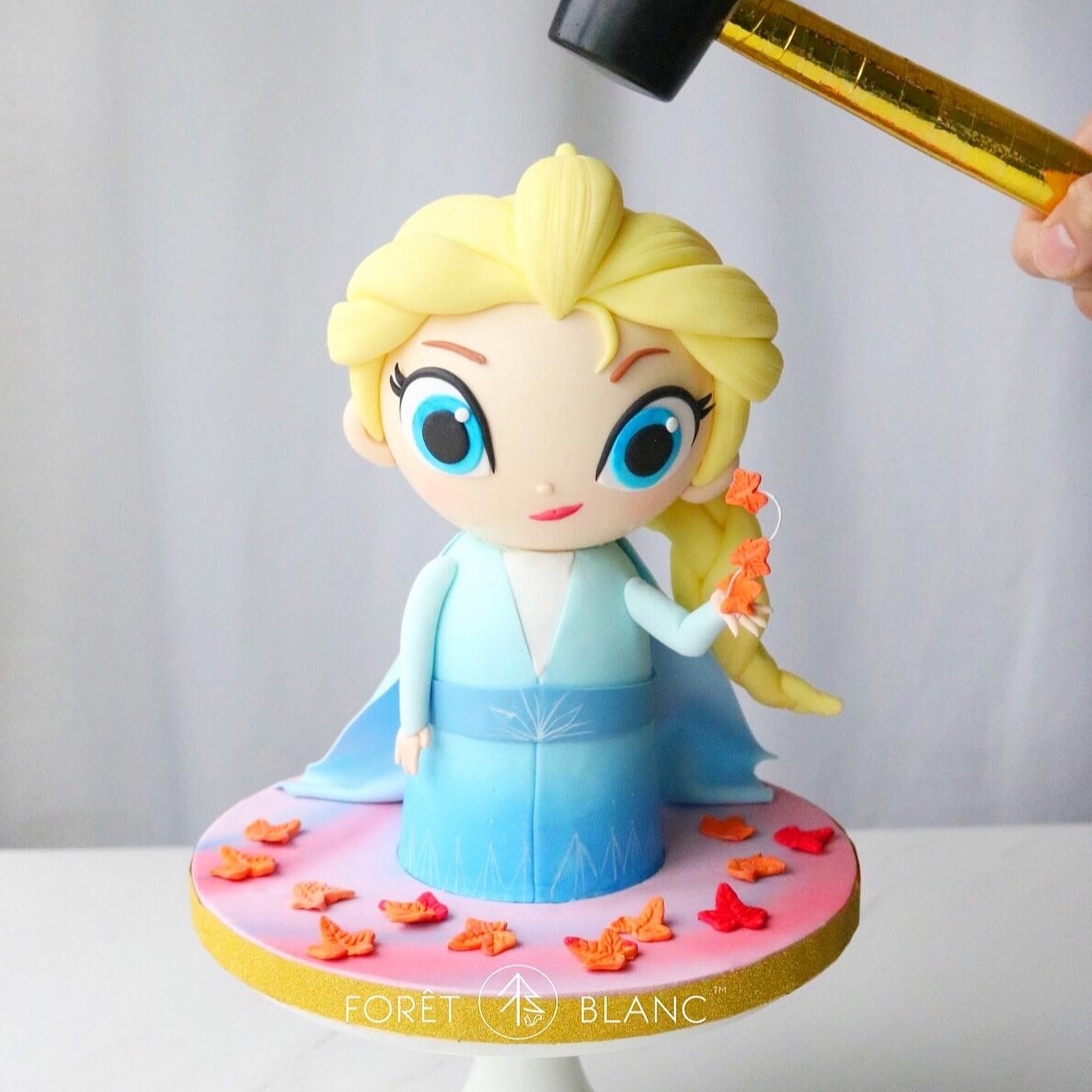 Frozen Elsa Pinata | Artisan Cakes | French Cakes & Pastry | Designer Cakes | Chocolate Pinata | Macaron | Flowers & | Gifts