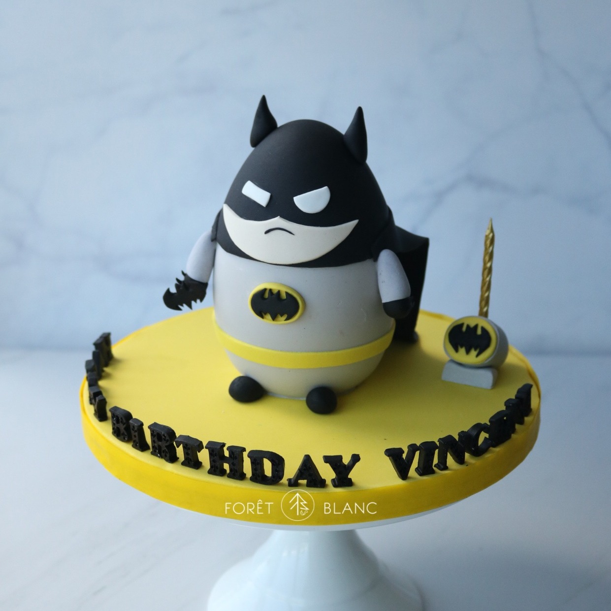 Batman | Artisan Cakes | French Cakes & Pastry | Designer Cakes | Chocolate  Pinata | Macaron | Flowers & Balloon | Gifts